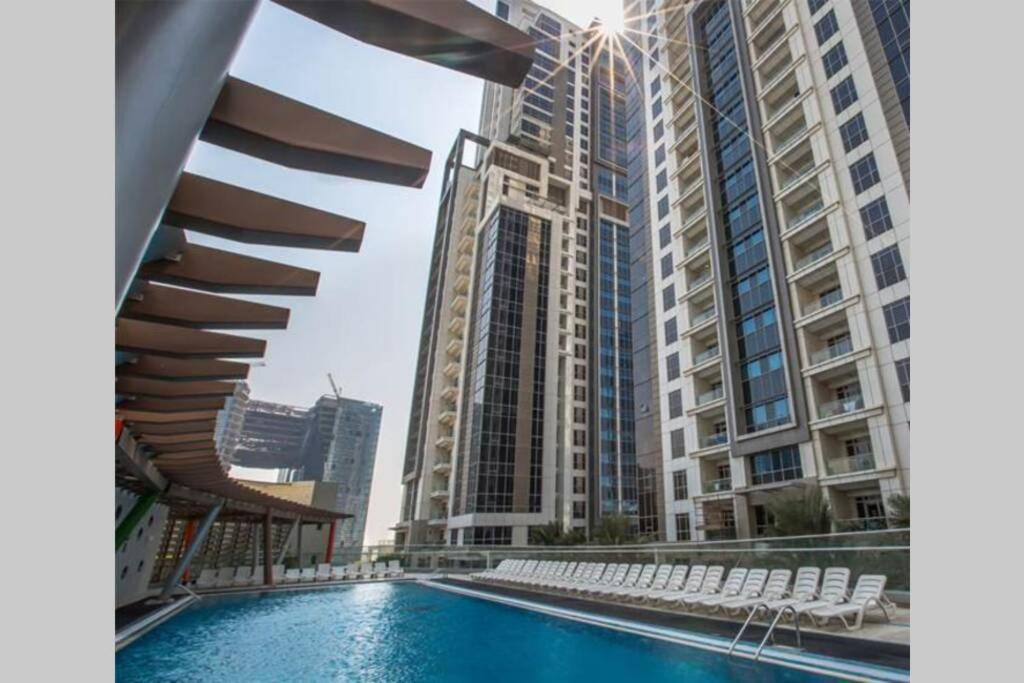 Higuests - Roomy Apt With Infinity Pool Close To Burj Khalifa دبي المظهر الخارجي الصورة