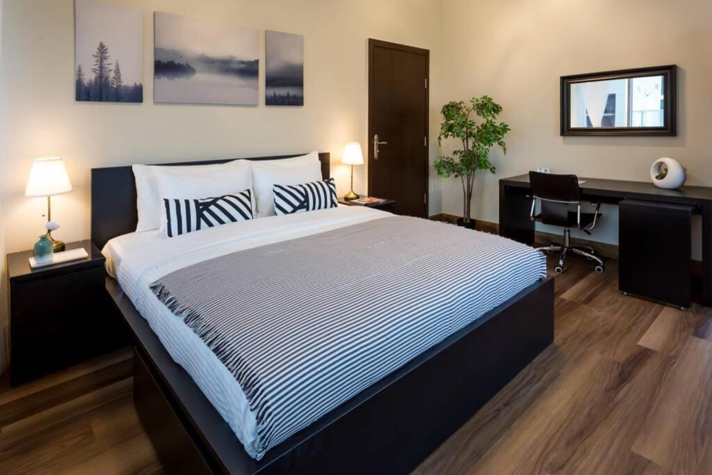 Higuests - Roomy Apt With Infinity Pool Close To Burj Khalifa دبي المظهر الخارجي الصورة