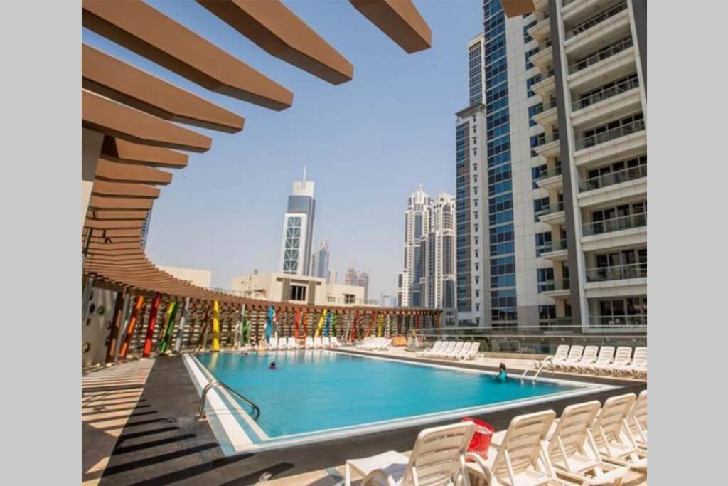 Higuests - Roomy Apt With Infinity Pool Close To Burj Khalifa دبي المظهر الخارجي الصورة